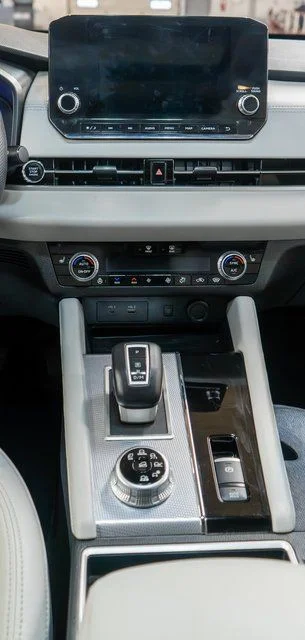 Used 2024 Black Mitsubishi  image 18