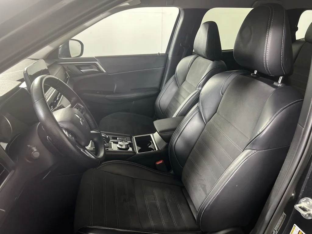 Used 2024 Gray Mitsubishi SE image 13