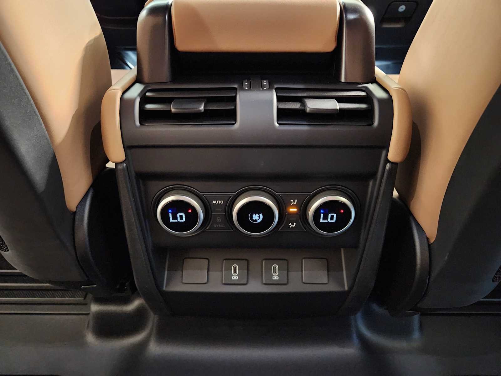New 2026 Fuji White Land Rover X-Dynamic SE image 30