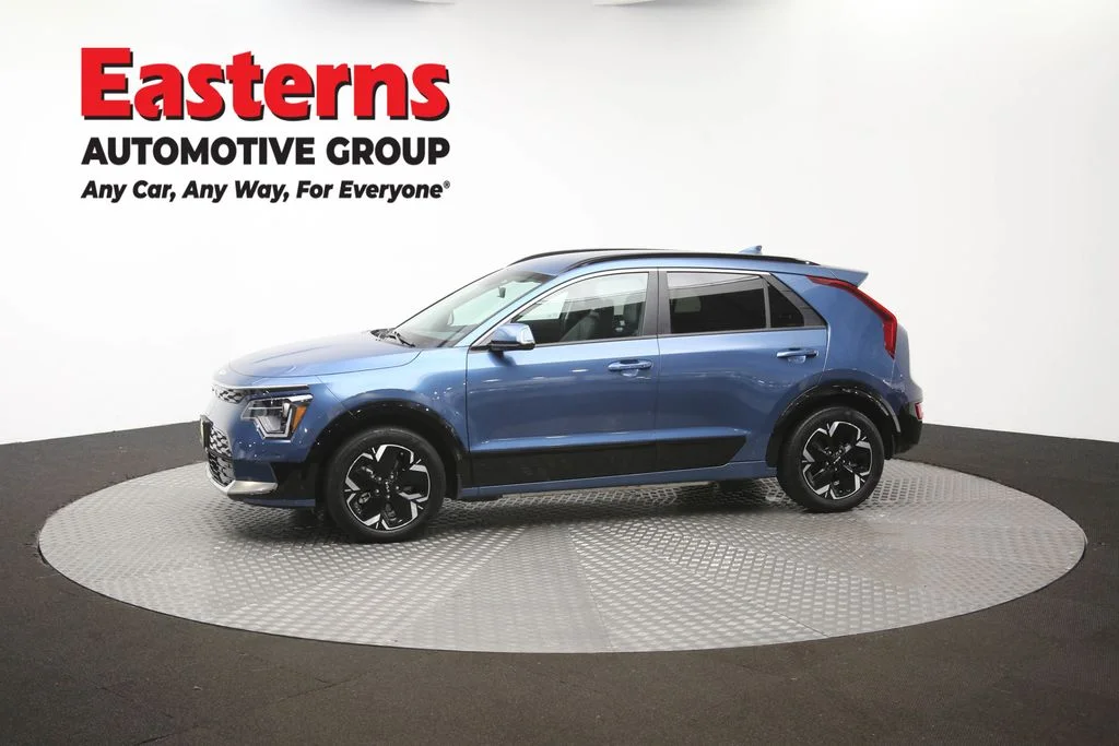Used 2023 Blue Kia Wind image 57