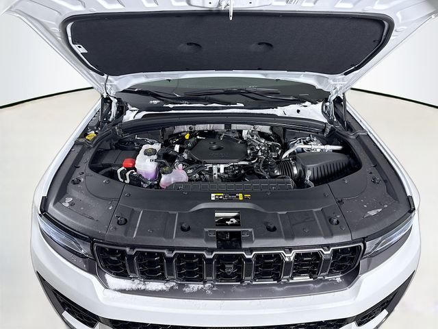 New 2026 Bright White Clear-Coat Exterior Paint Jeep Limited Reserve image 30