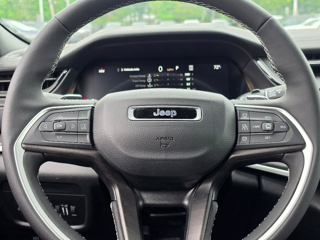 New 2026 Diamond Black Crystal Pearl-Coat Exterior Paint Jeep Altitude image 14