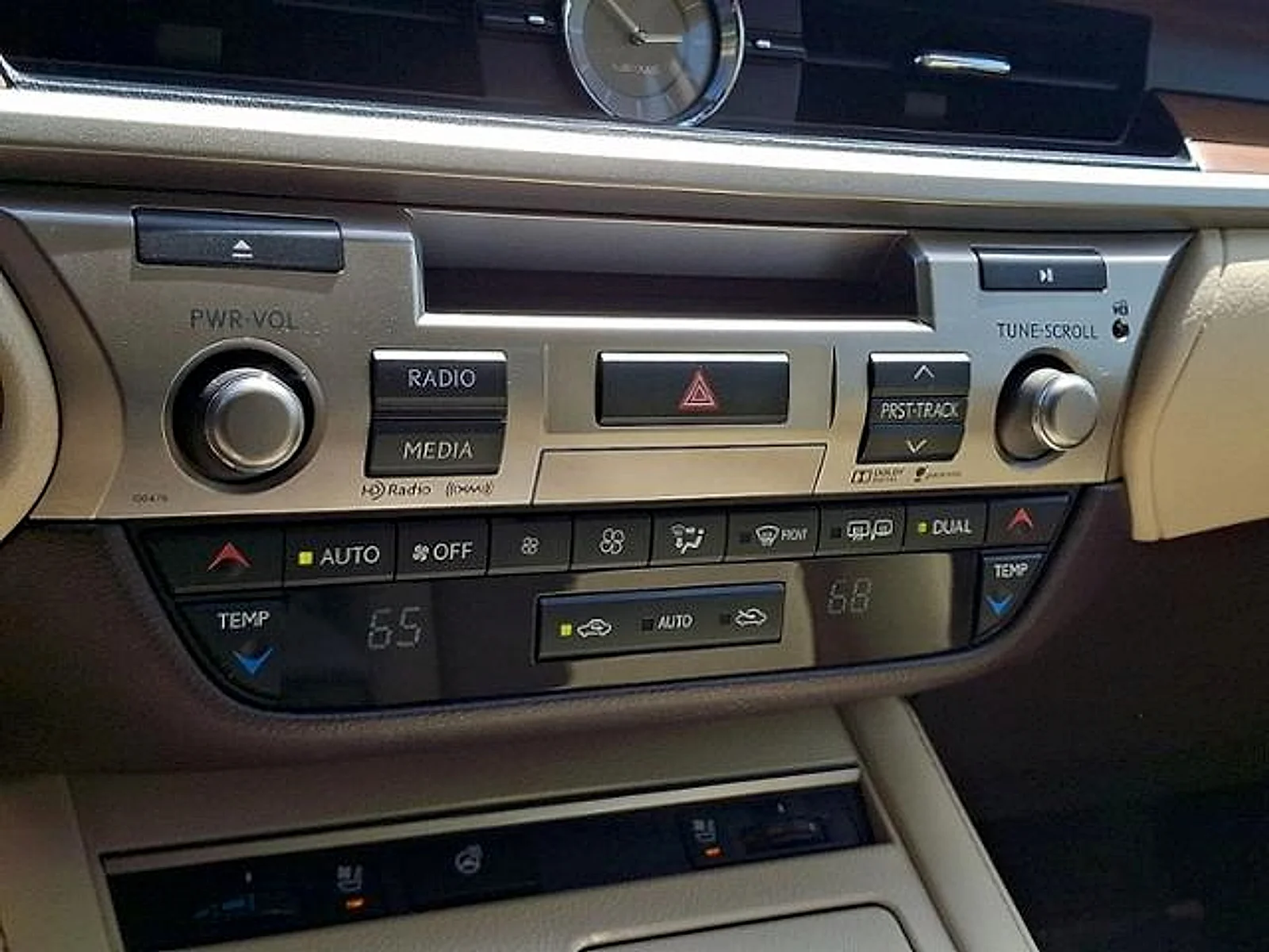 Used 2016 Matador Red Mica Lexus  image 14