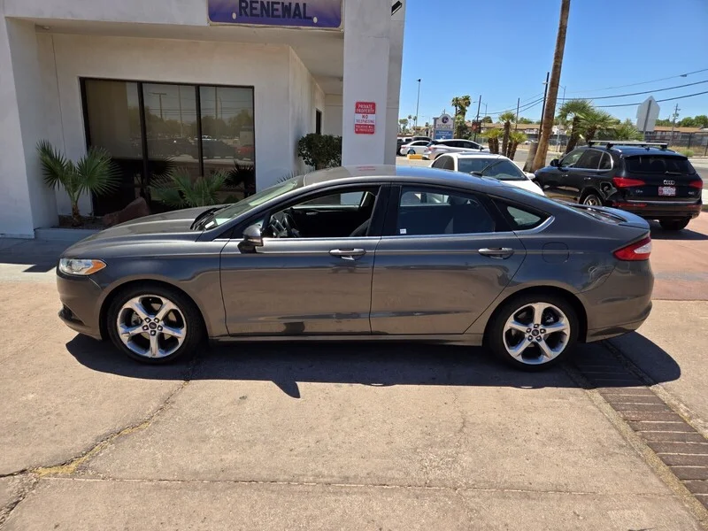 Used 2015 Gray Ford SE image 2