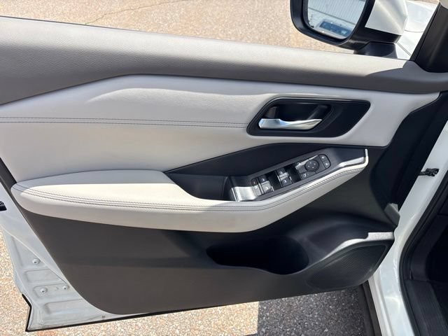 Used 2023 Pearl White Tricoat Nissan SV image 14