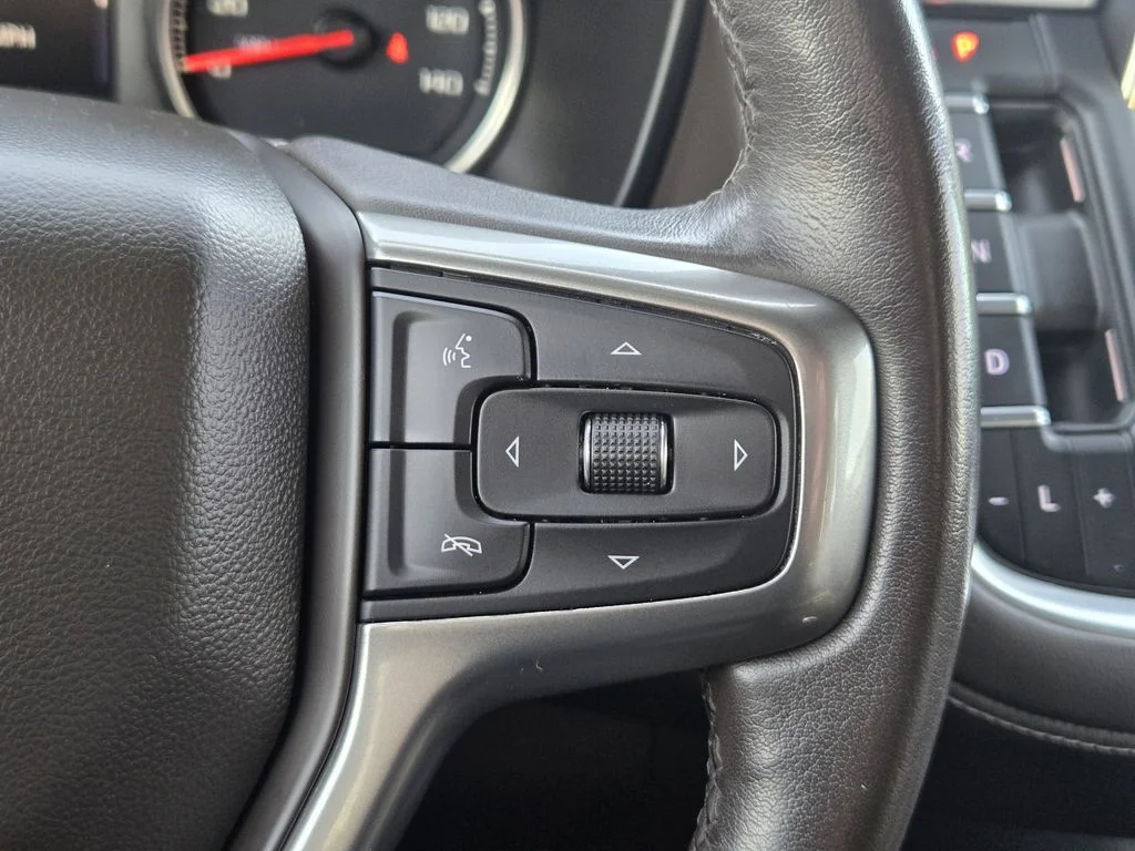 Used 2021 White Chevrolet Z71 image 33