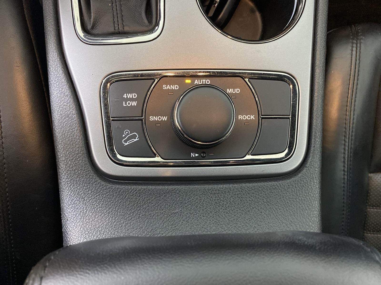 Used 2020 Bright White Clearcoat Jeep Limited X image 27