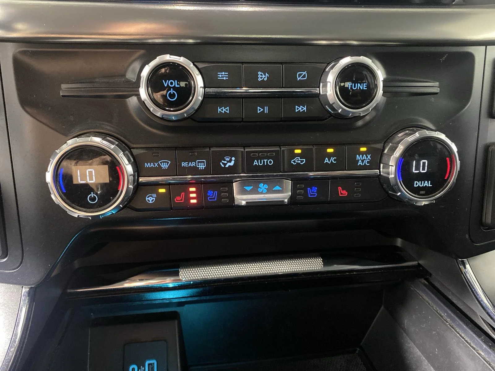 Used 2021 Iconic Silver Ford LARIAT image 19
