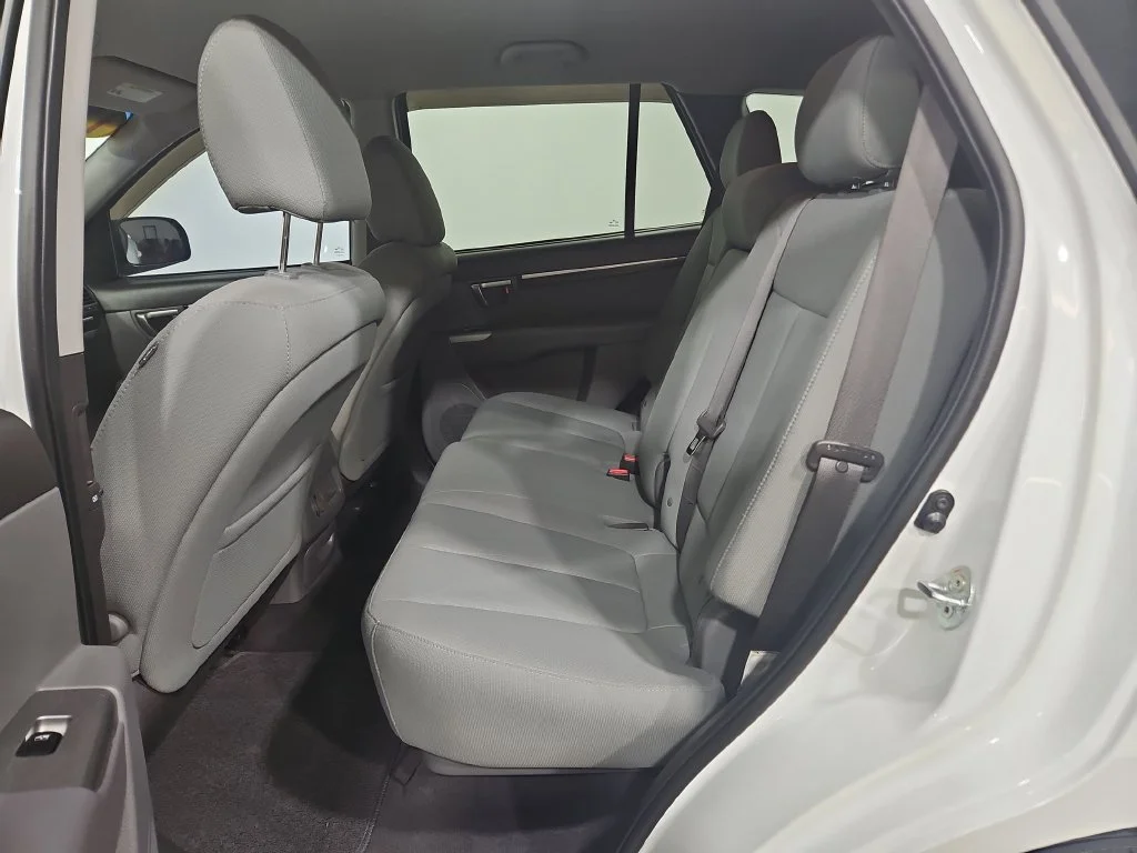 Used 2012 White Hyundai GLS image 19