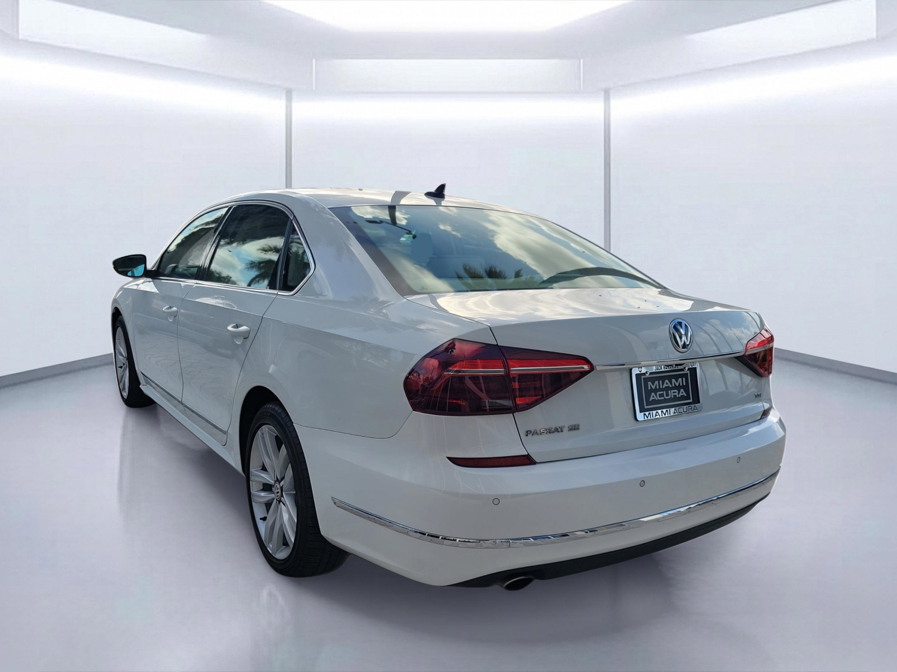 Used 2017  Volkswagen 1.8T SE w/Technology image 3