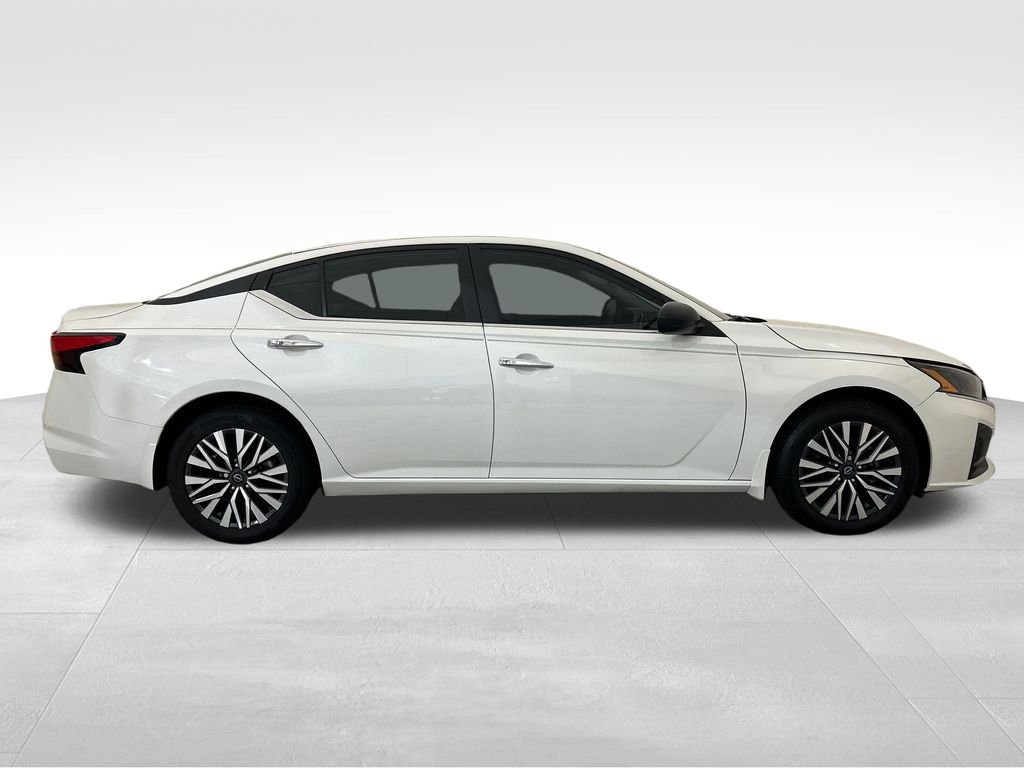 Used 2024 White Nissan 2.5 SV image 6