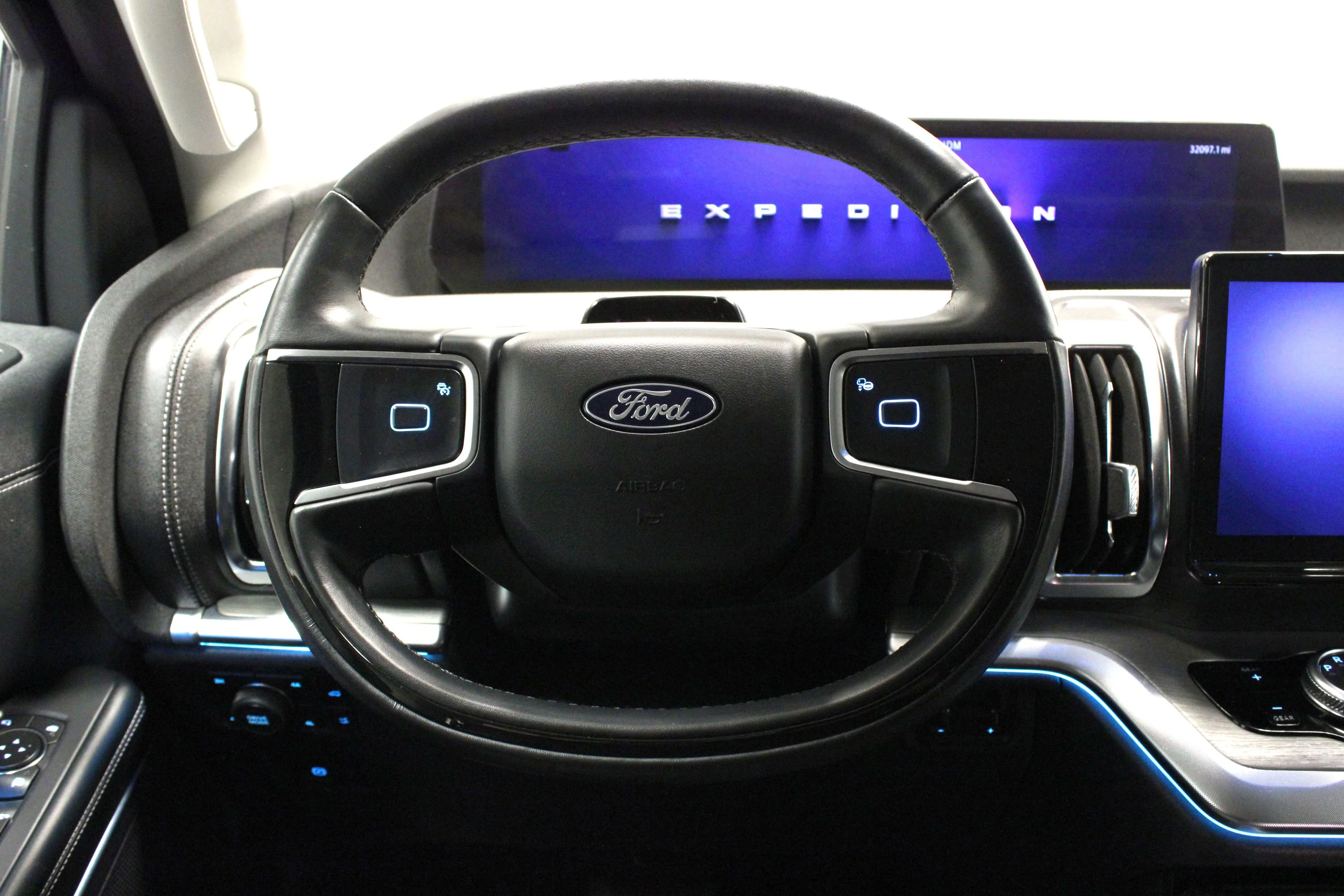 Used 2025 Oxford White Ford Platinum image 26