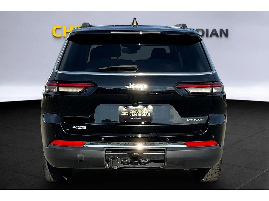 Used 2023 Gray Jeep Laredo image 4