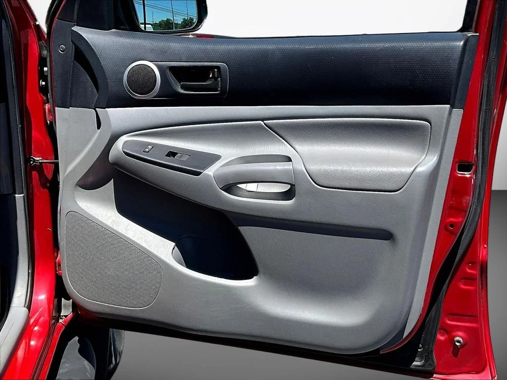 Used 2013 Red Toyota Base image 27