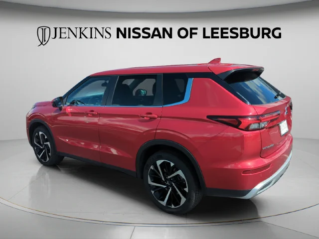 Used 2024  Mitsubishi SE image 9