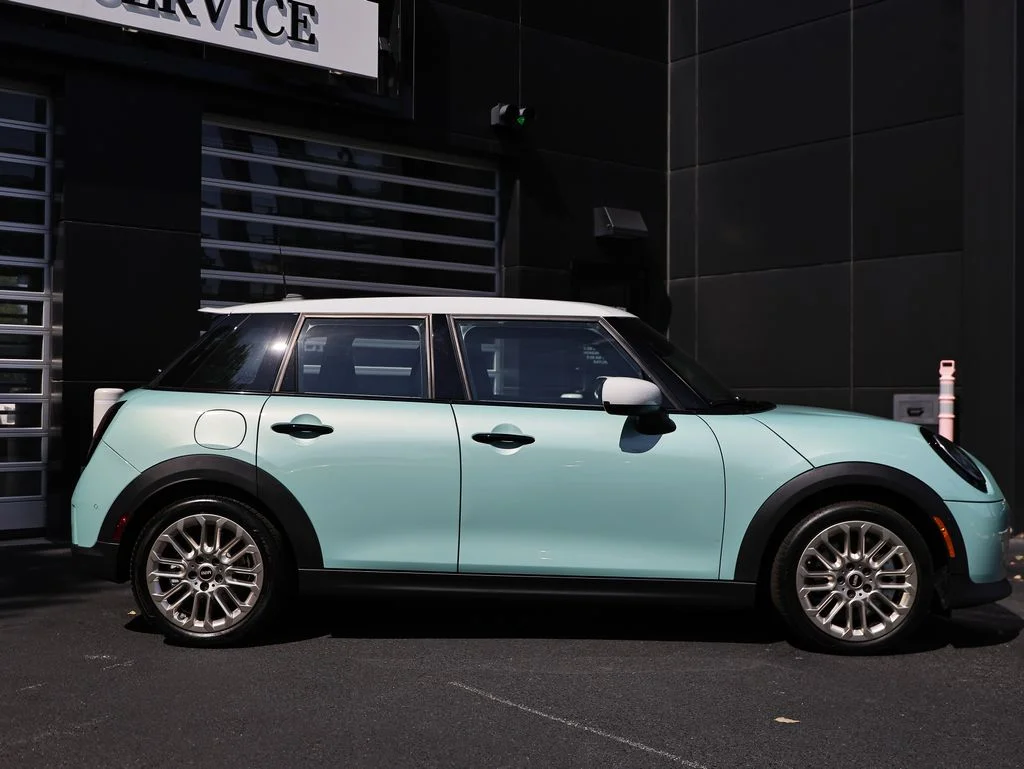 Used 2026 Ocean Wave Green Met MINI Signature Plus image 4