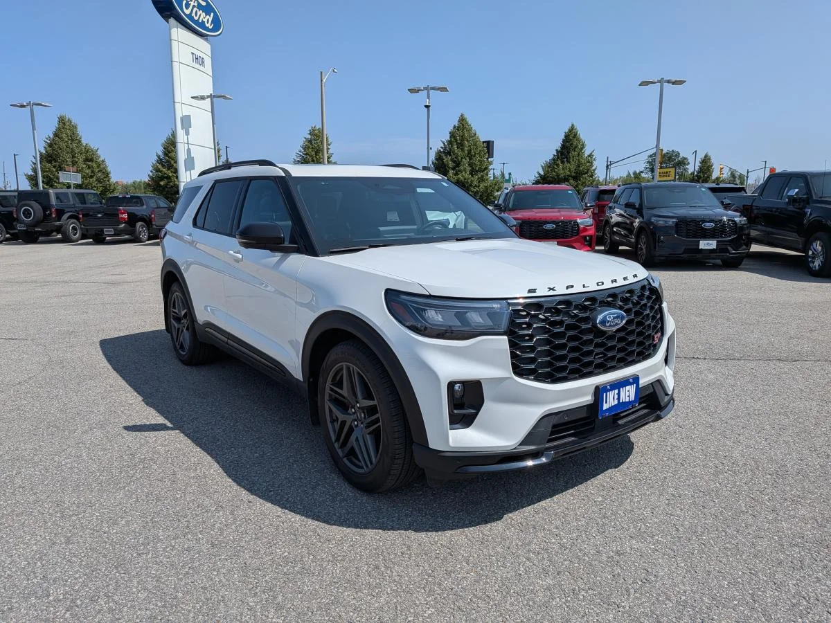 Used 2025 White Ford ST image 3