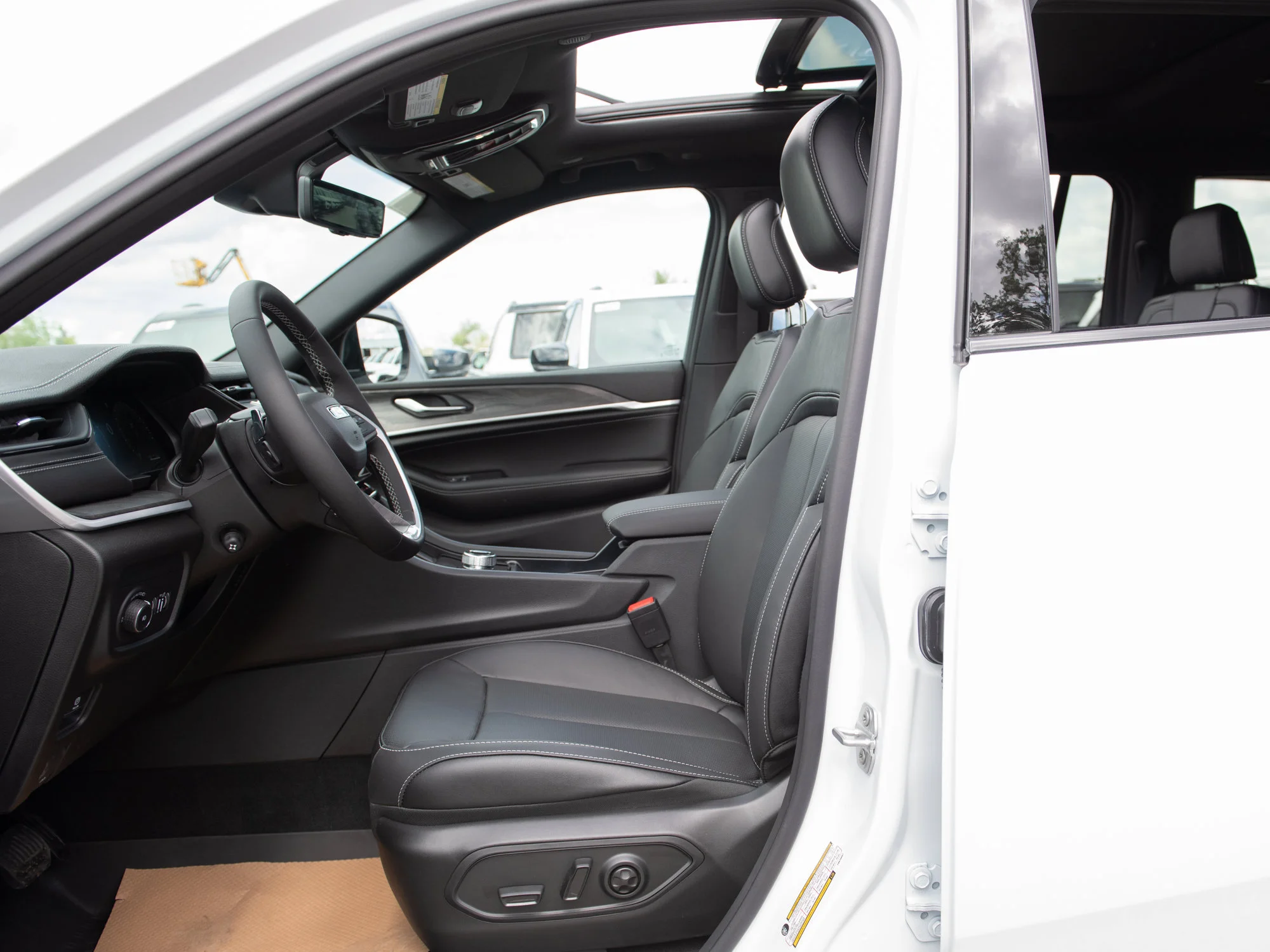 New 2026 White Jeep Limited Reserve* image 22