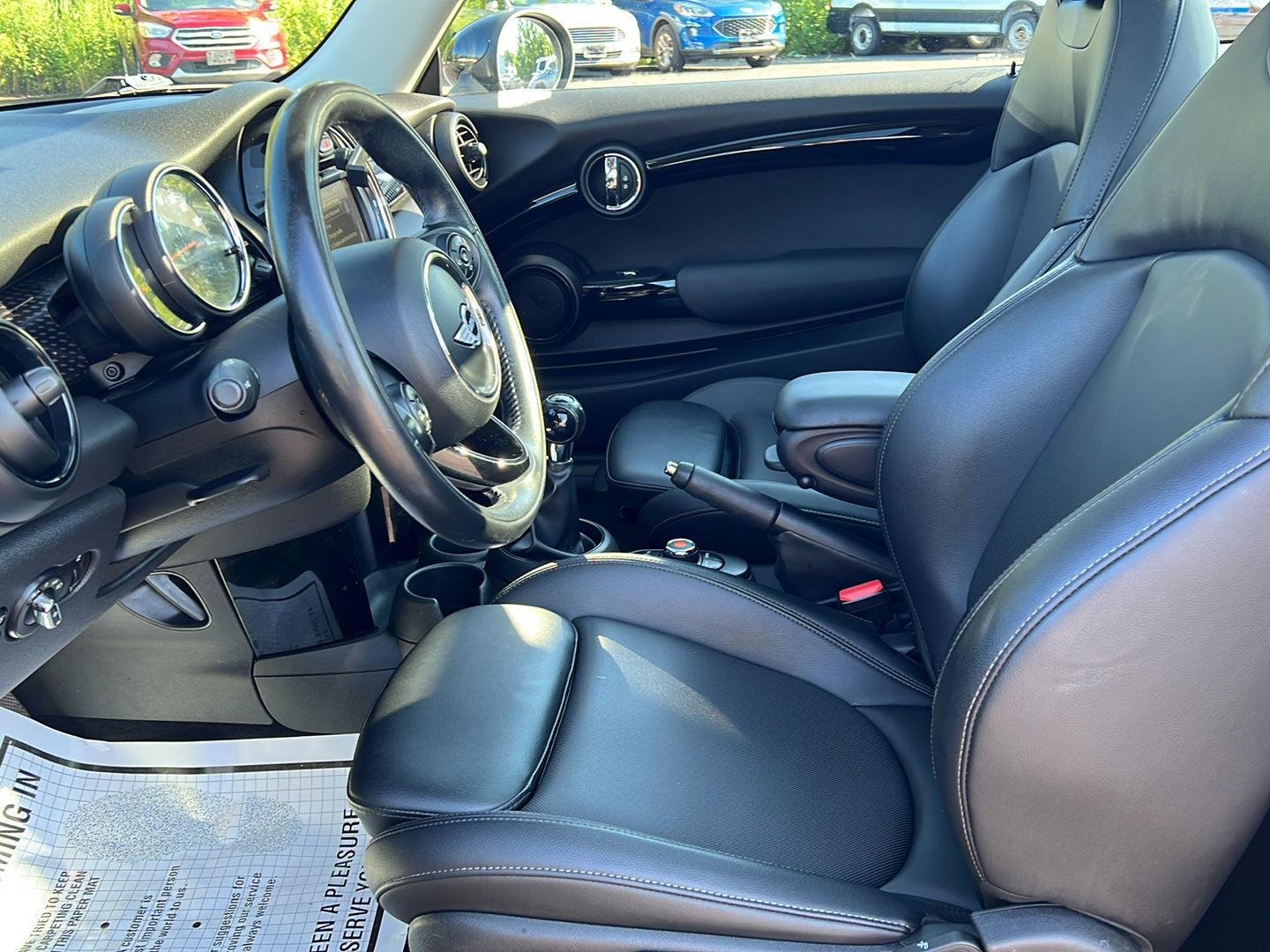 Used 2018 Midnight Black Metallic MINI Base image 9