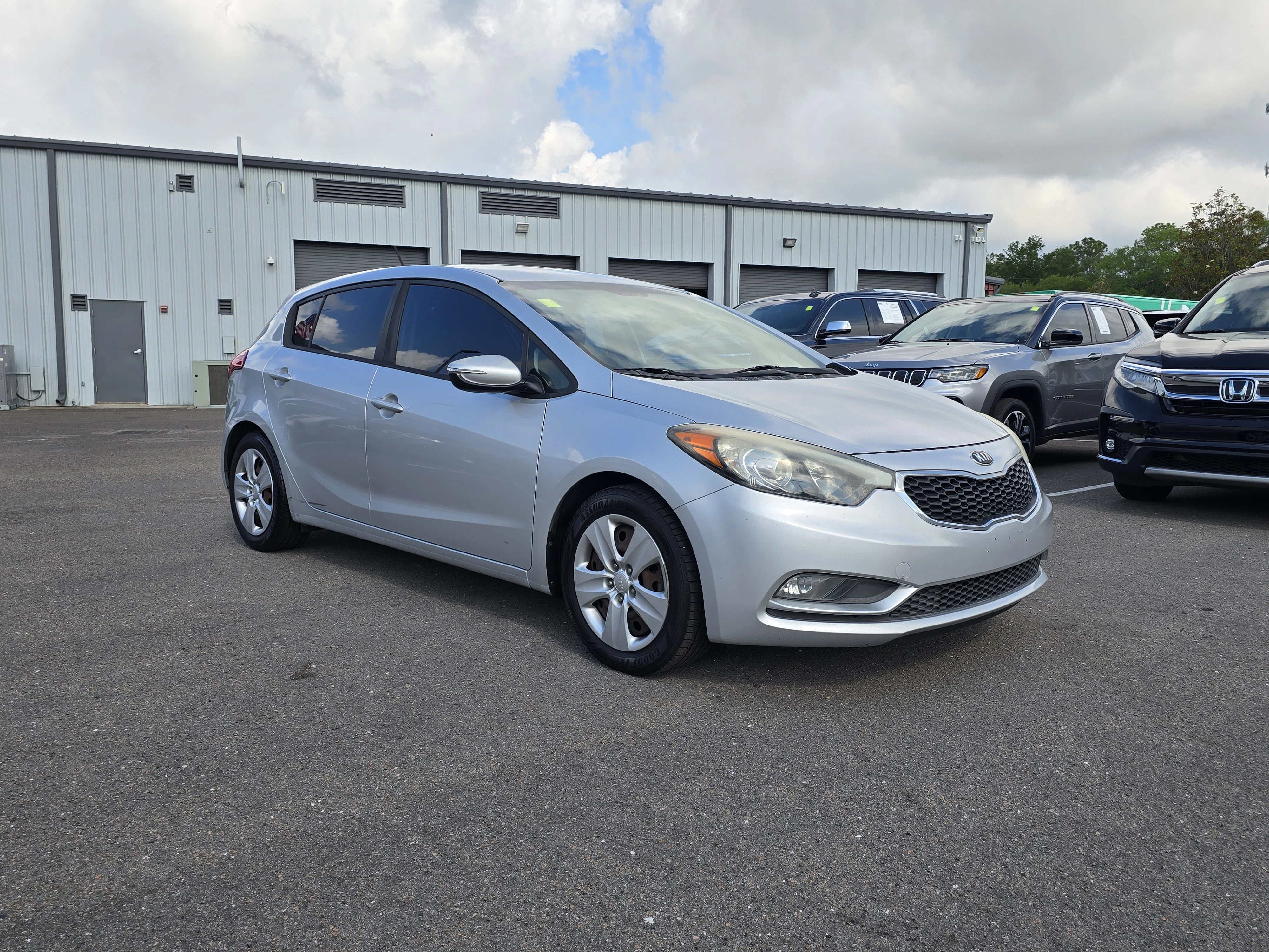 Used 2016 Kia Forte5 LX with VIN KNAFK5A81G5605936 for sale in Zephyrhills, FL