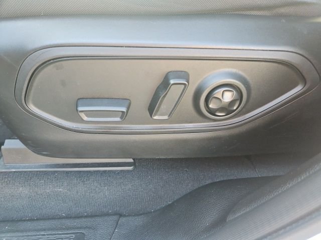 Used 2024 White Jeep Laredo image 21