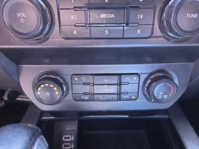 Used 2020 Blue Ford XLT image 18