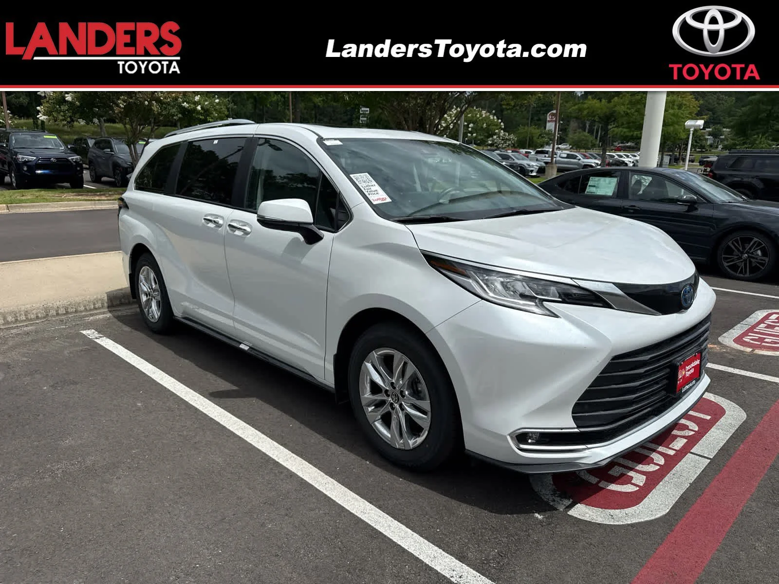 2024 Toyota Sienna Limited 7-Passenger Hybrid FWD's photo