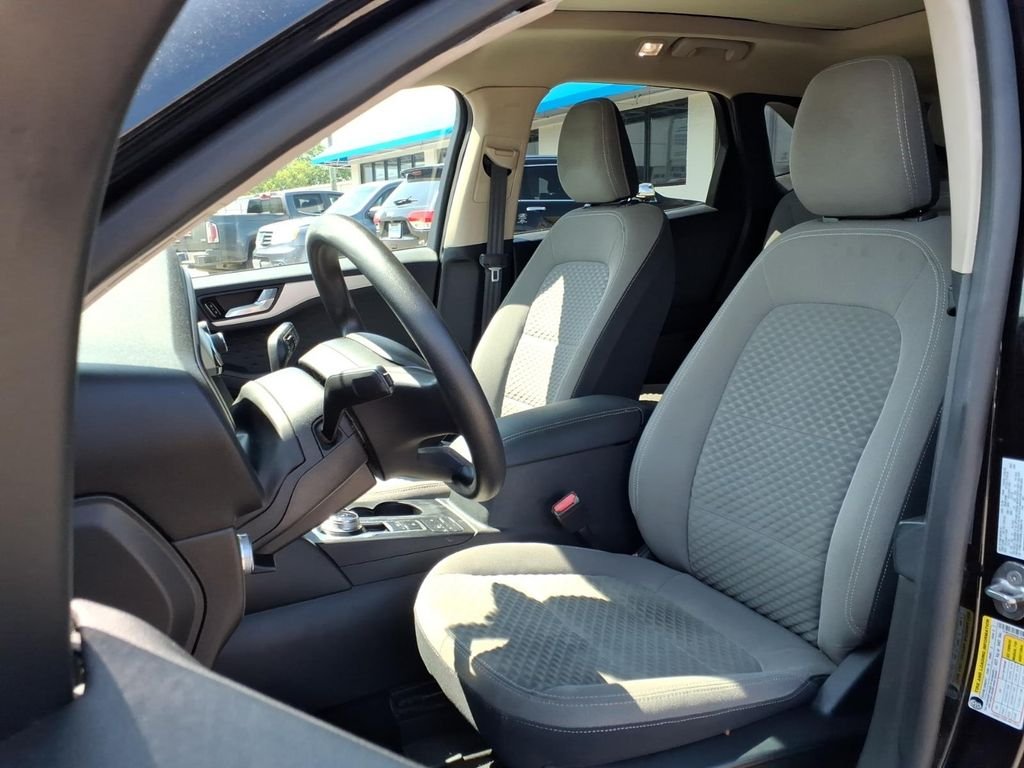 Used 2020 Black Metallic Ford SE image 2