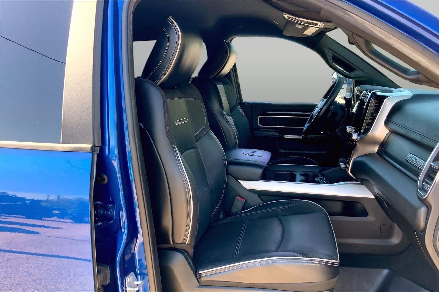 Used 2019 Blue Streak Pearlcoat Ram Laramie image 9