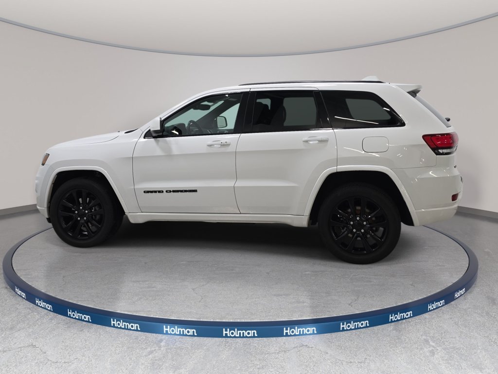 Used 2018 Bright White Clearcoat Jeep Altitude image 9