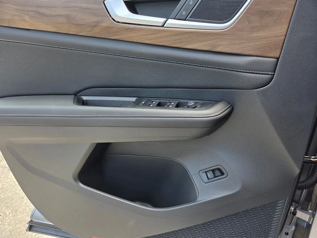 New 2026 Silver Volkswagen 2.0T SE w/Technology image 21