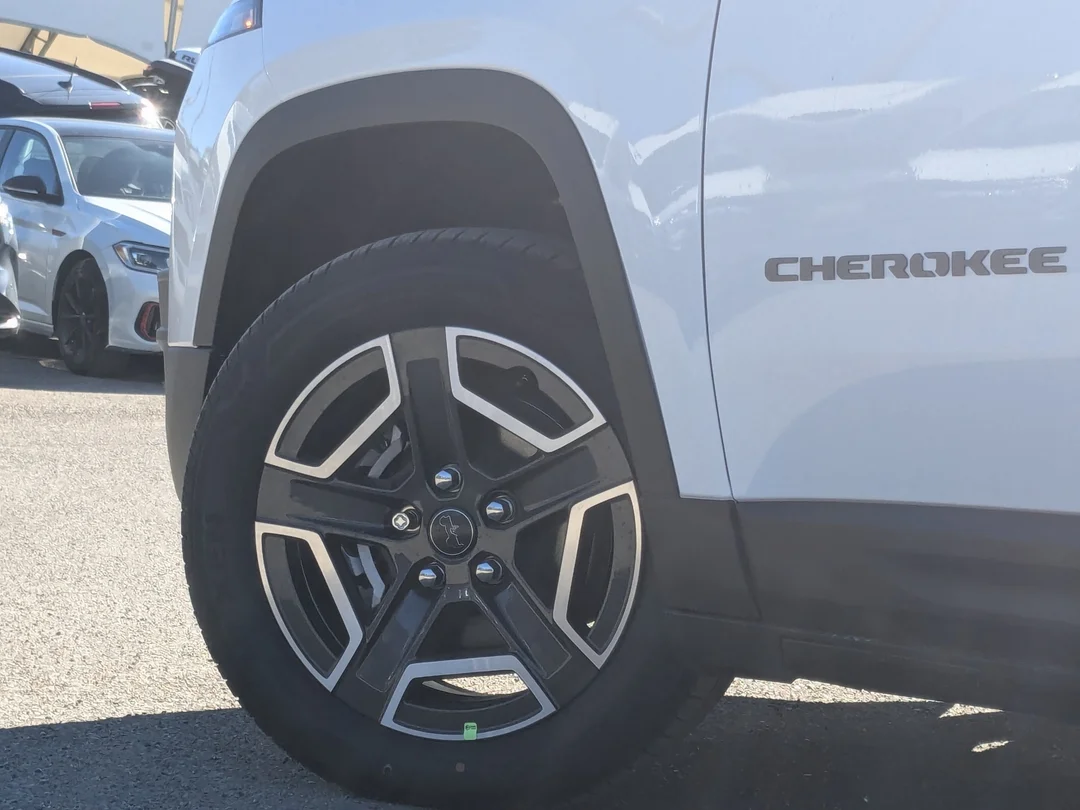 New 2026 White Jeep Limited - - Hybrid 4x4 image 9