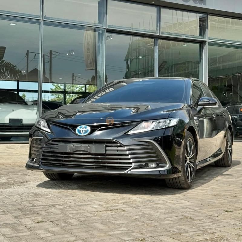 Used 2024 Ice Toyota SE image 1