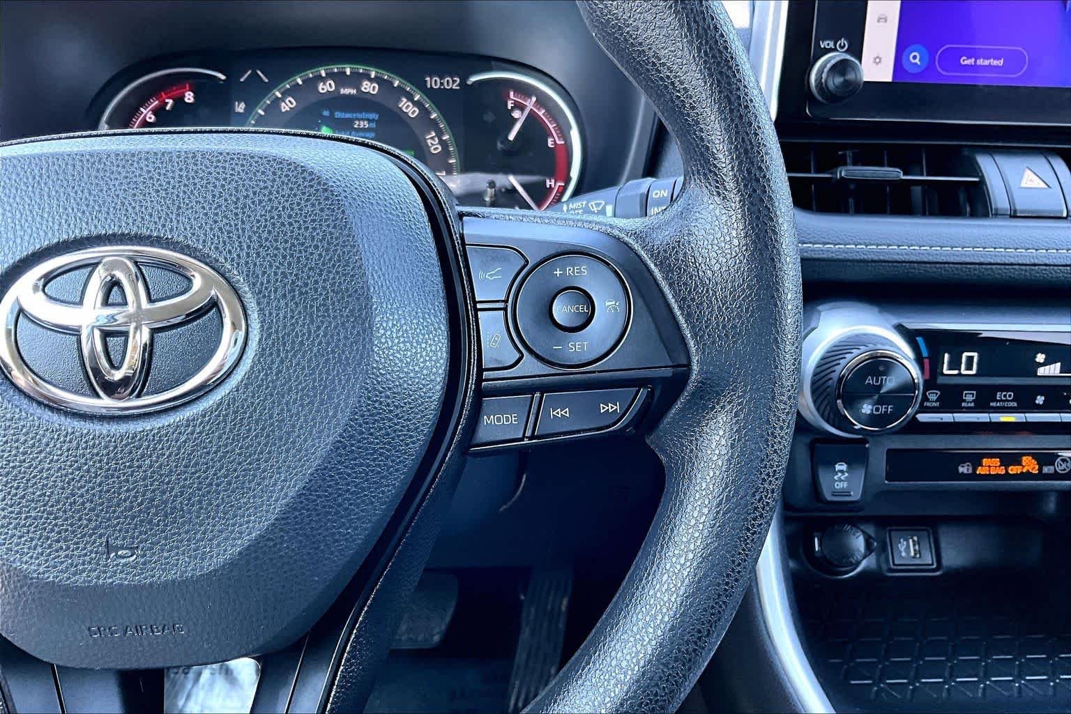 Used 2025 Silver Sky Metallic Toyota XLE image 25