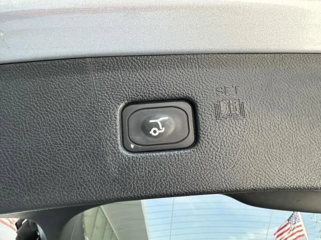 Used 2022 Silver Ford SEL image 51