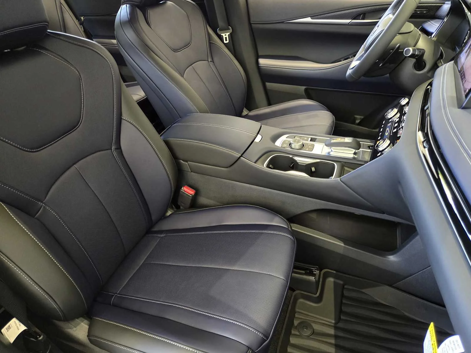 New 2026 2T GRPT SHDW INFINITI Sport AWD image 9