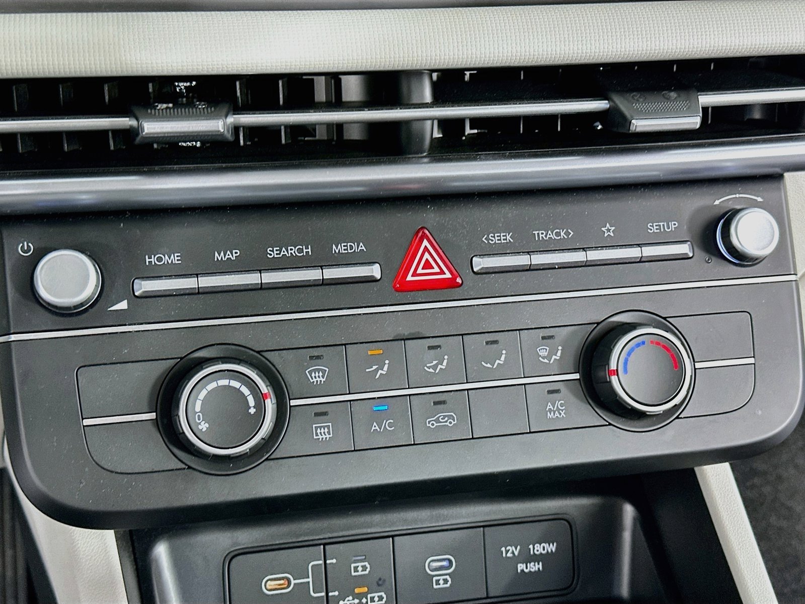 2025 Hyundai Tucson SE - Photo 20