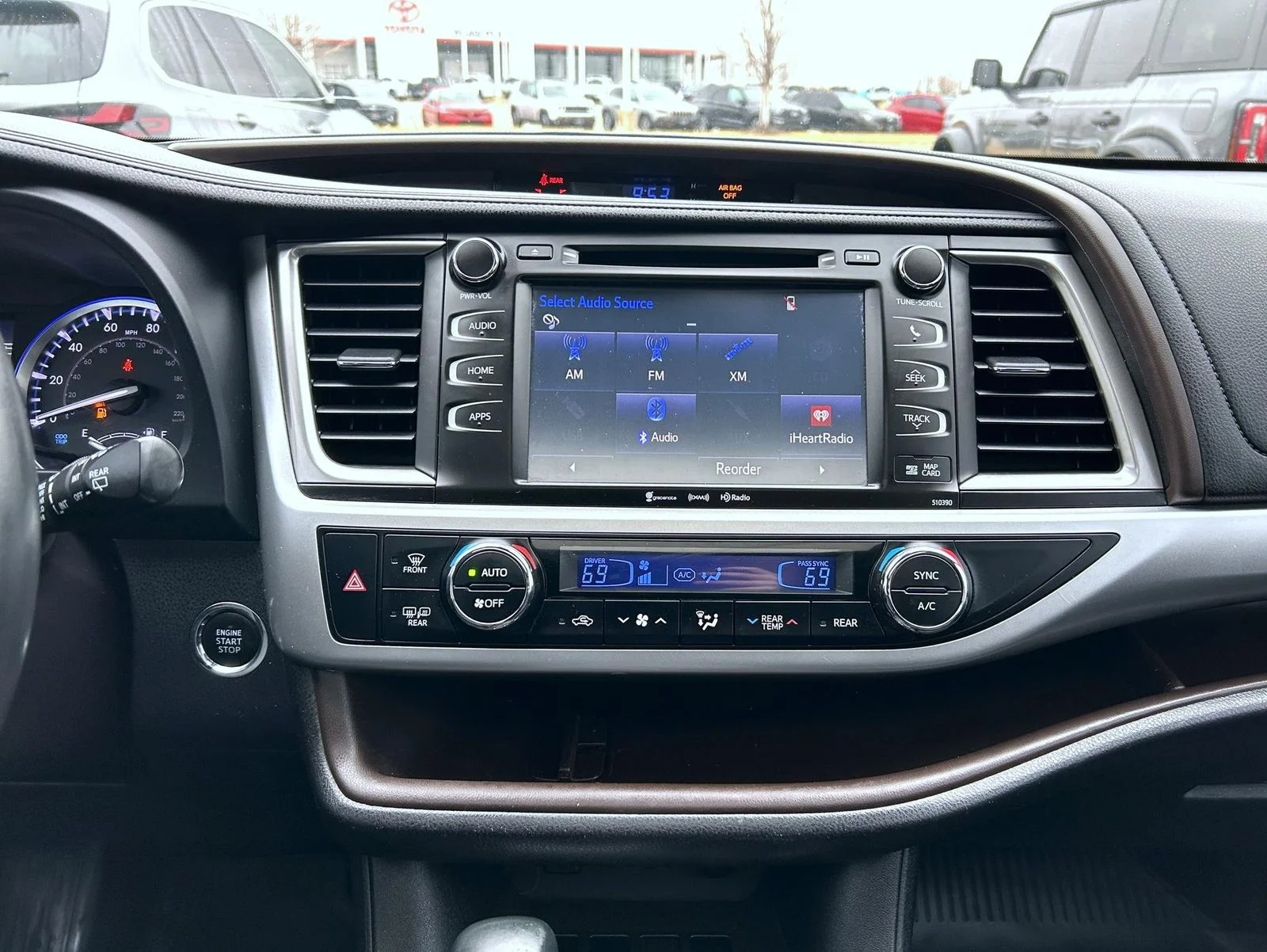 Used 2019 Black Toyota XLE image 13