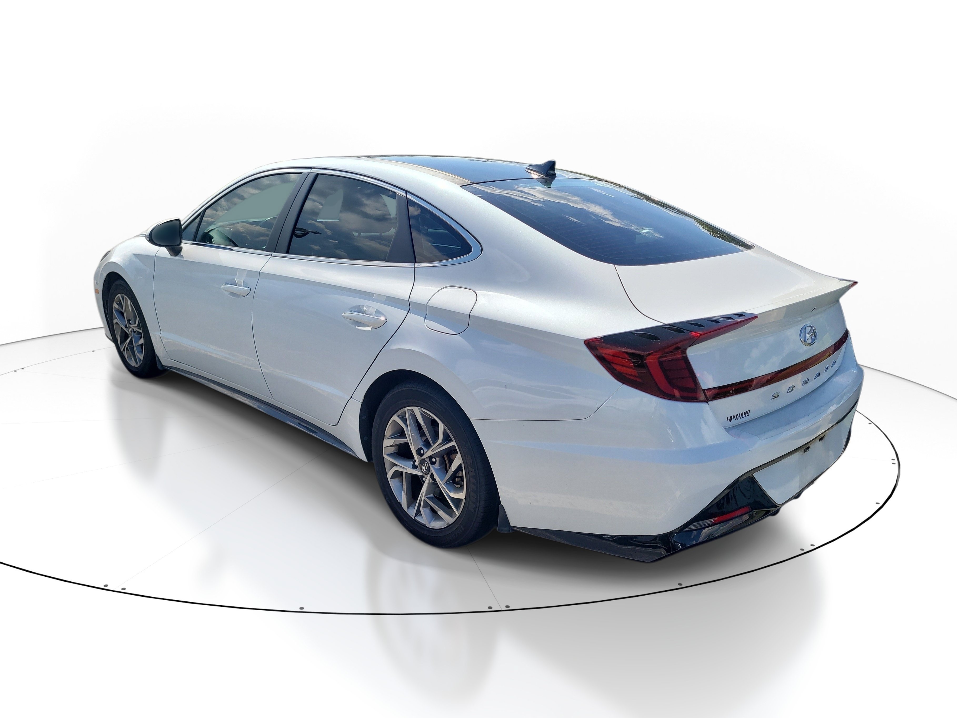 Used 2021 Quartz White Hyundai SEL image 4