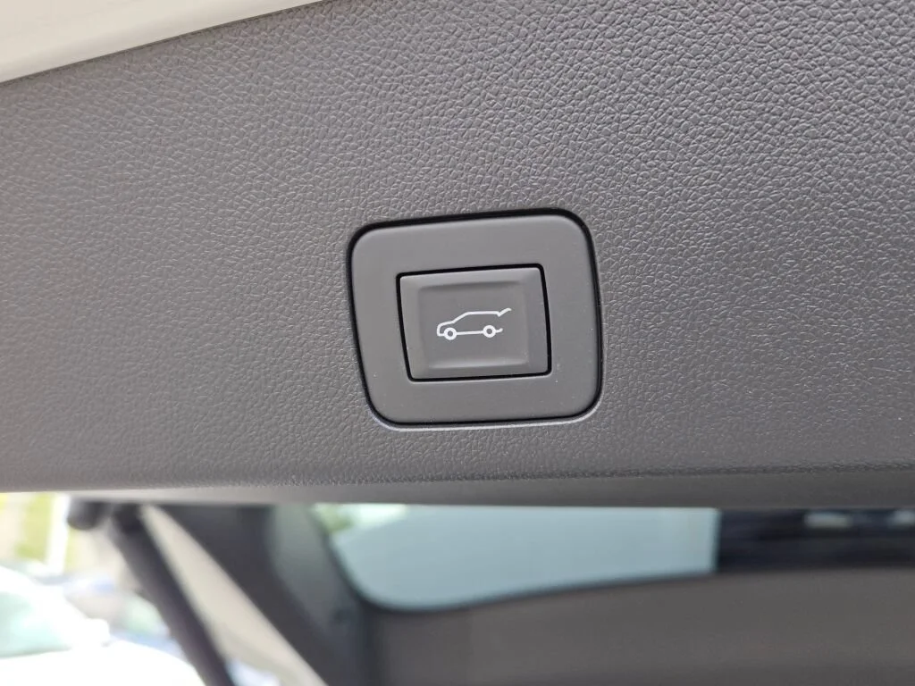 Used 2026 White Buick Avenir image 18