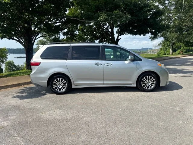 Used 2019 Silver Toyota XLE image 8