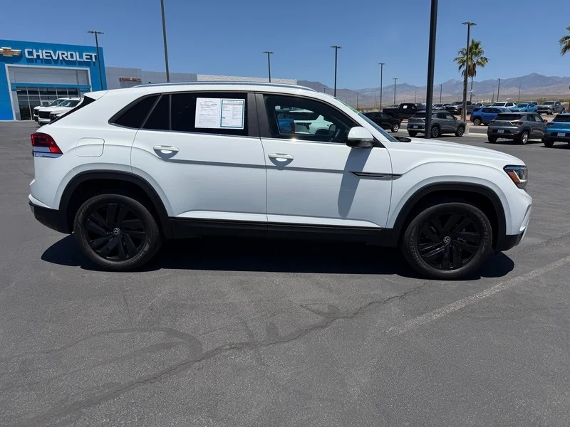 Used 2023 White Volkswagen 2.0T SE w/Technology image 2