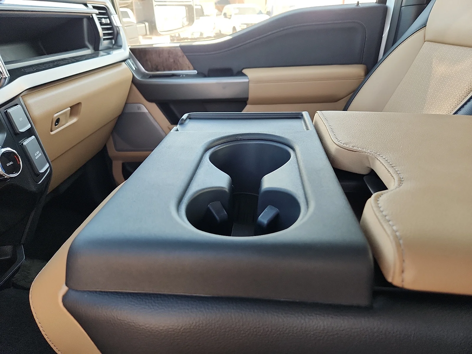 New 2026 Oxford White Ford Lariat image 25