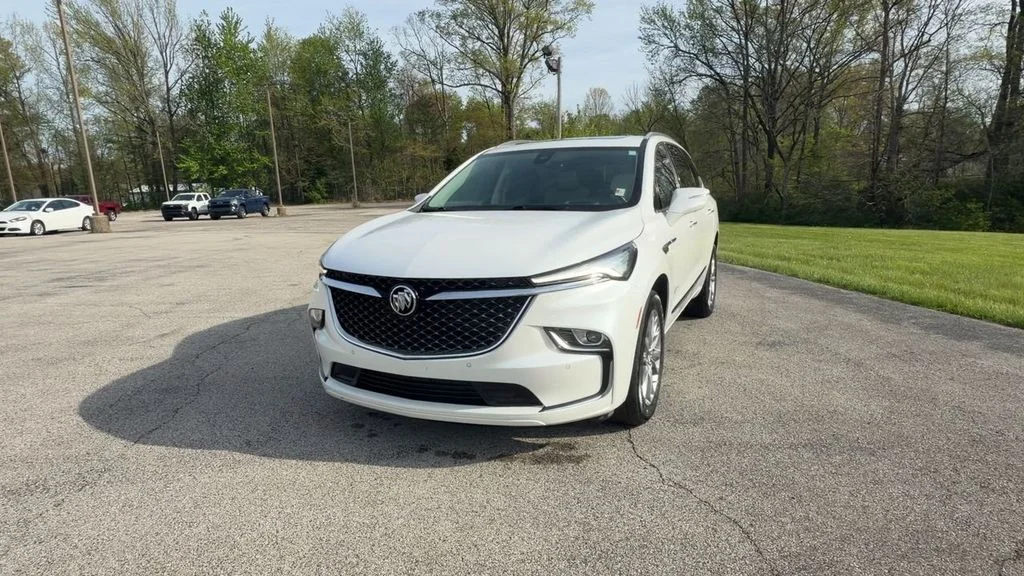 Used 2023 White Buick Avenir image 3