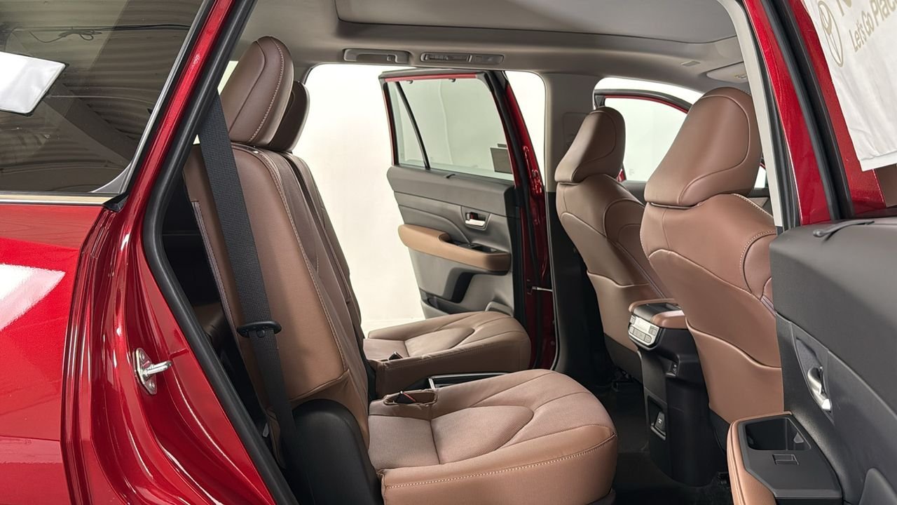New 2026 Ruby Flare Pearl <sup>1</sup> Toyota  Platinum image 18