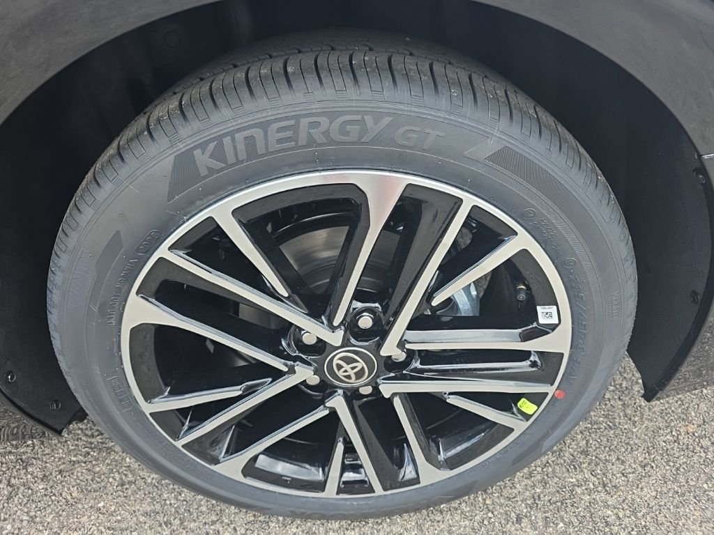 New 2026 Midnight Black Metallic Toyota XLE image 8
