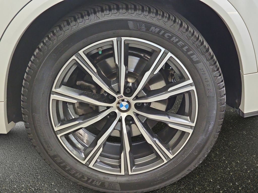Used 2022 White BMW xDrive40i image 35