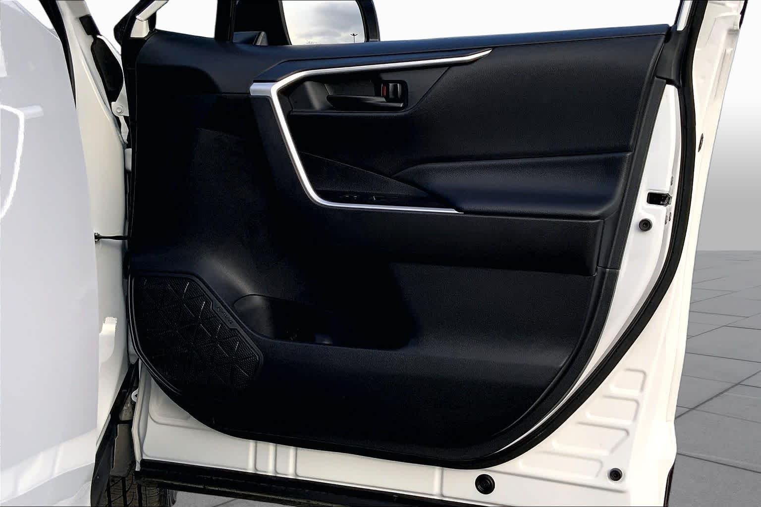 Certified Used 2025 Ice Cap Toyota Hybrid LE image 22