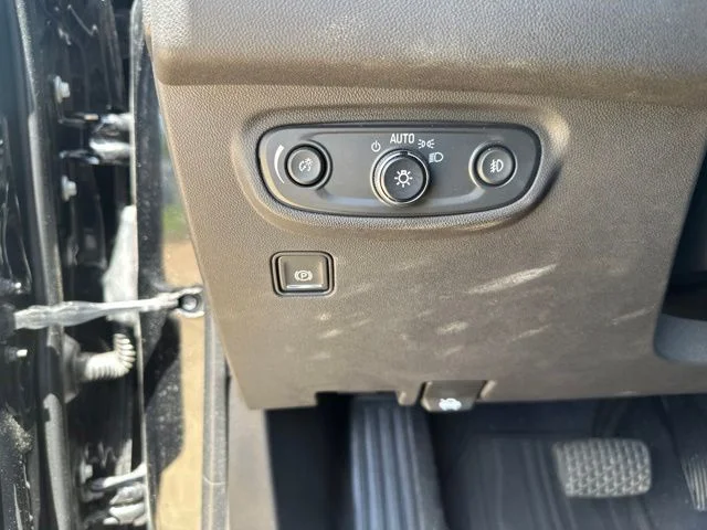 Used 2020 Black GMC SLT image 19