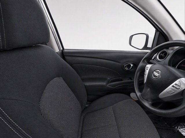 Used 2018 White Nissan 1.6 SV image 16